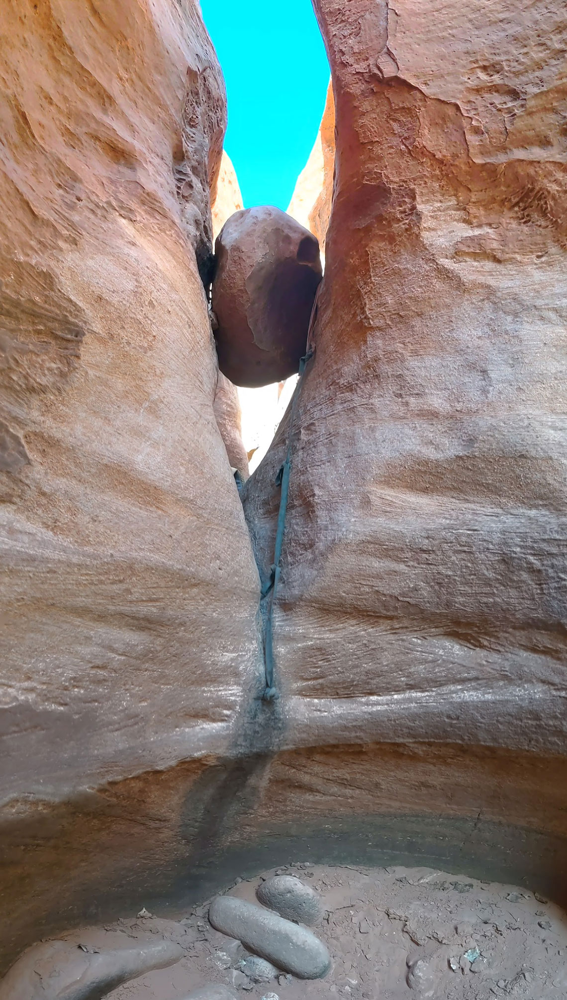 Boulder downclimb in Morocco Canyon